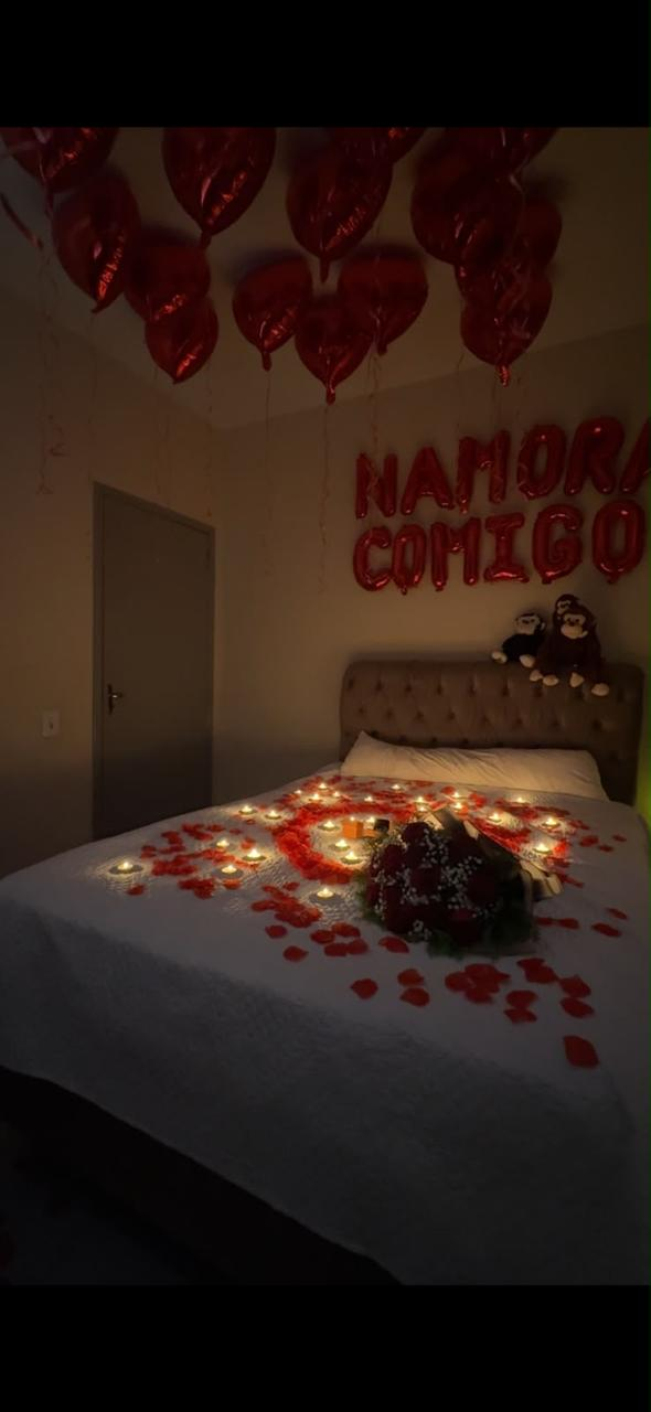 O quarto preparado para o pedido de namoro